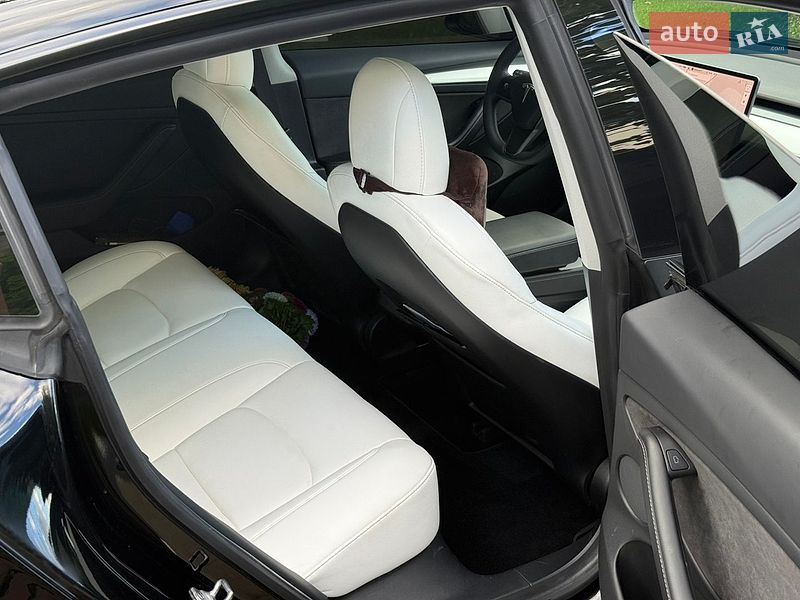 Седан Tesla Model 3 2021 в Киеве