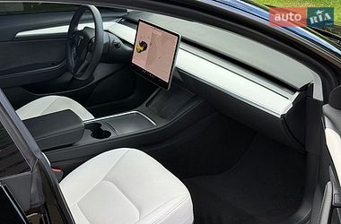 Седан Tesla Model 3 2021 в Киеве