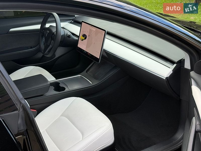 Седан Tesla Model 3 2021 в Киеве