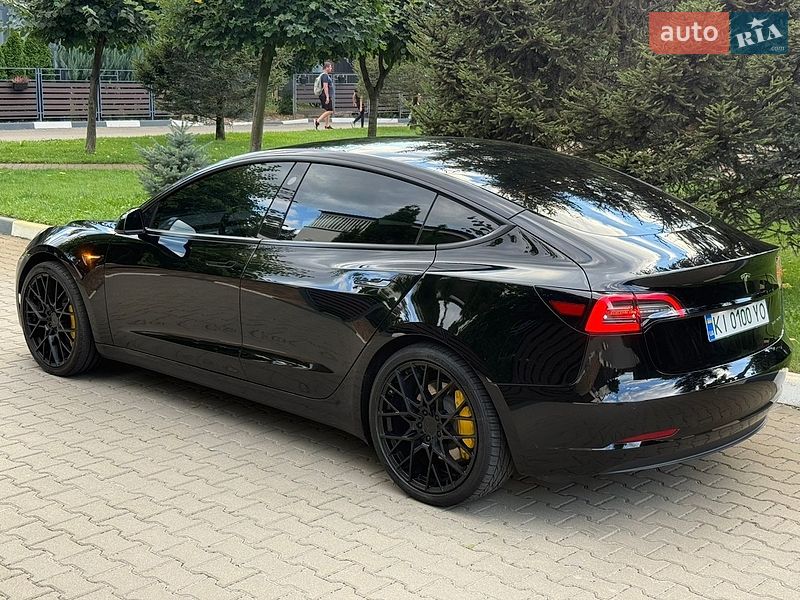 Седан Tesla Model 3 2021 в Киеве