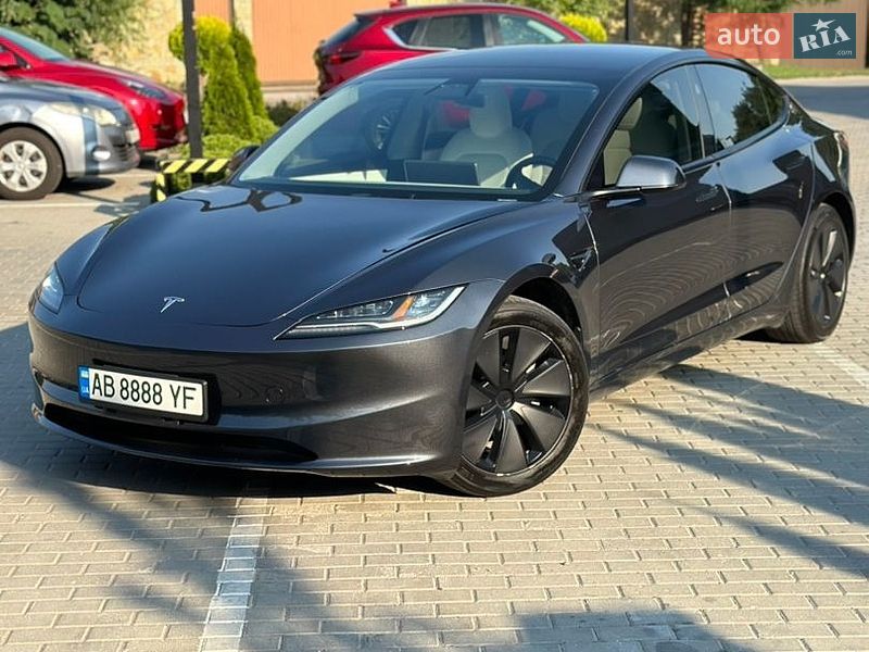 Седан Tesla Model 3 2024 в Виннице