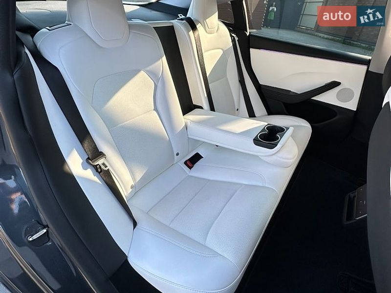 Седан Tesla Model 3 2024 в Виннице