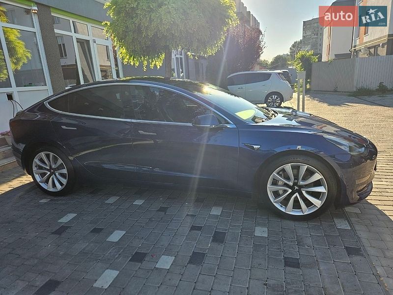 Седан Tesla Model 3 2018 в Борисполі