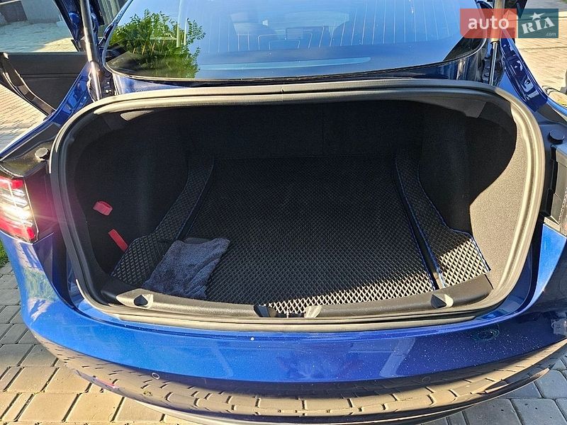 Седан Tesla Model 3 2018 в Борисполі