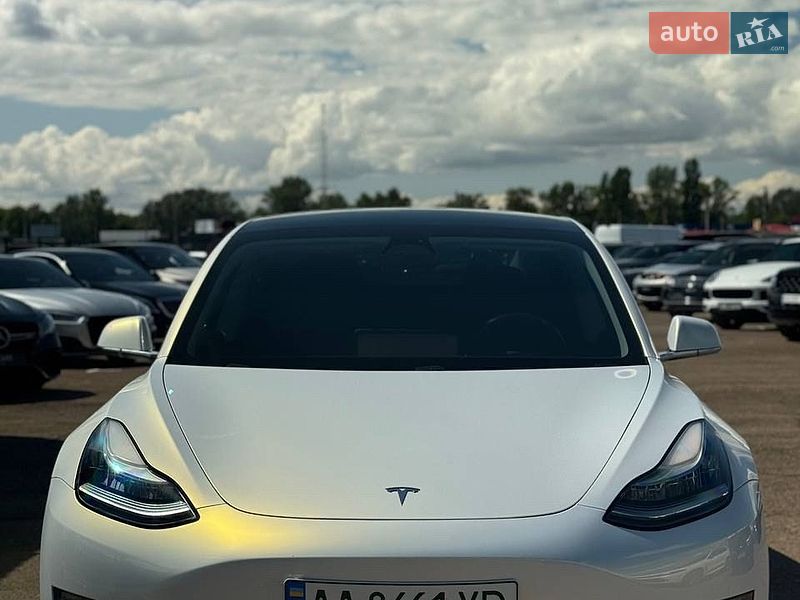 Седан Tesla Model 3 2019 в Києві