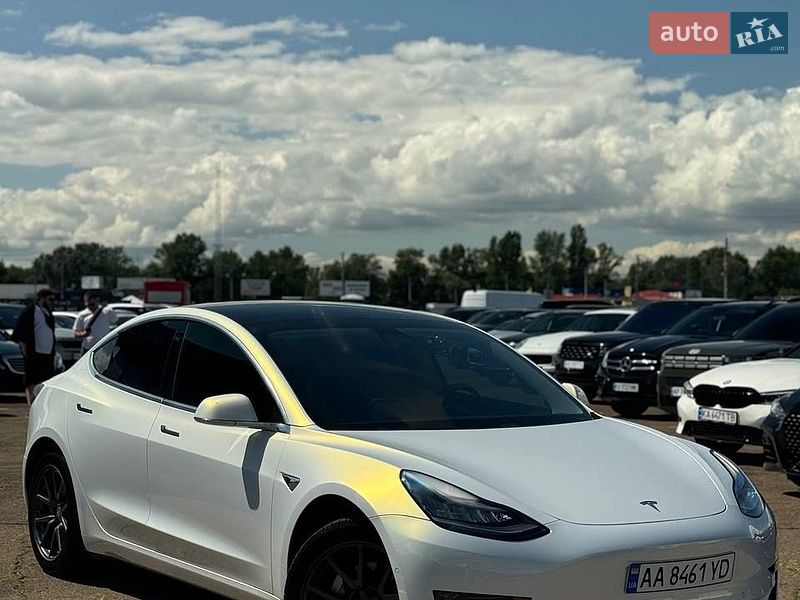 Седан Tesla Model 3 2019 в Києві