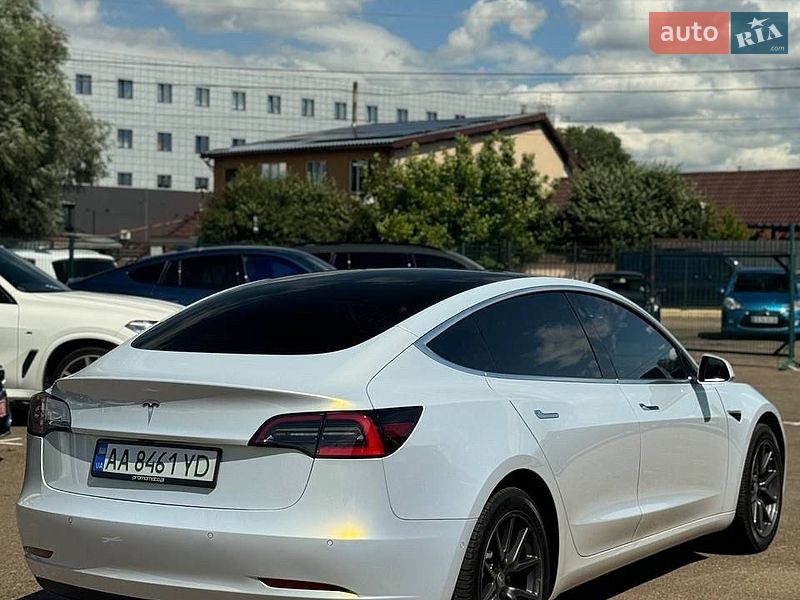 Седан Tesla Model 3 2019 в Києві