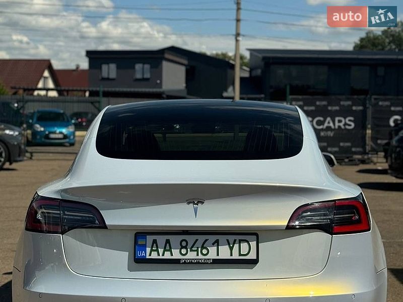 Седан Tesla Model 3 2019 в Києві