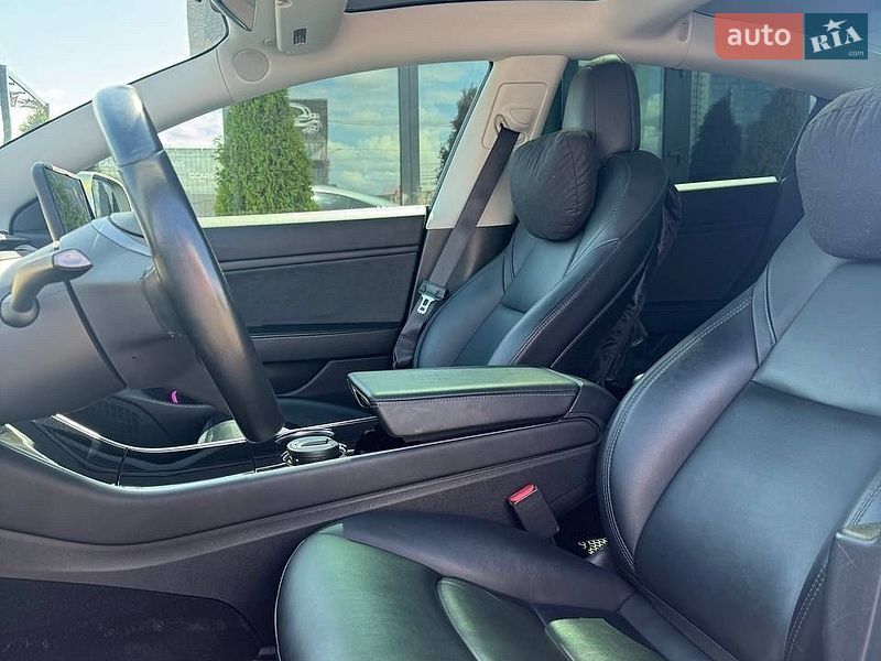 Седан Tesla Model 3 2019 в Києві