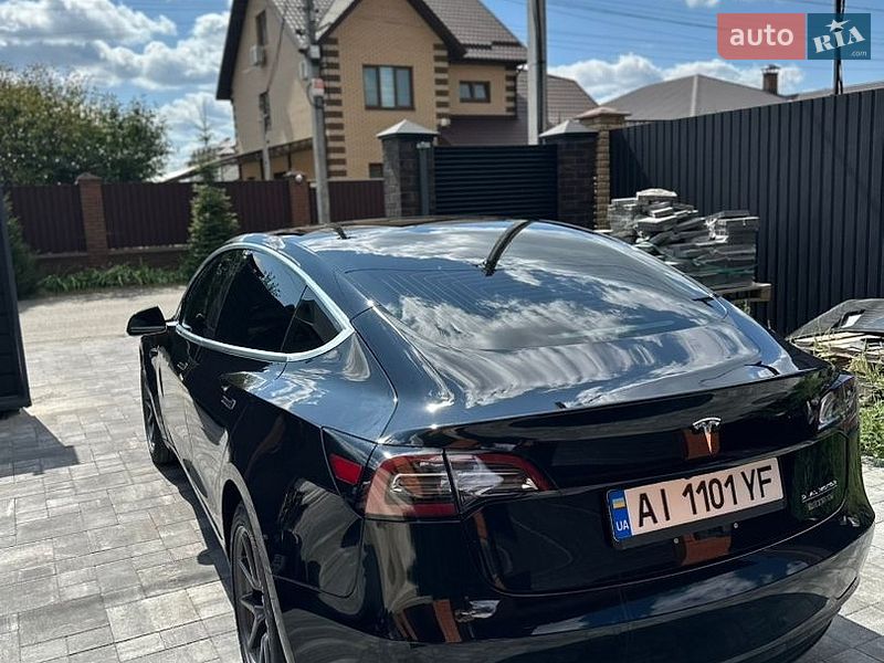 Седан Tesla Model 3 2018 в Києві