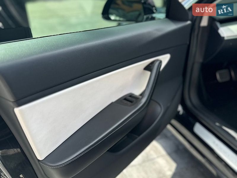 Седан Tesla Model 3 2018 в Києві