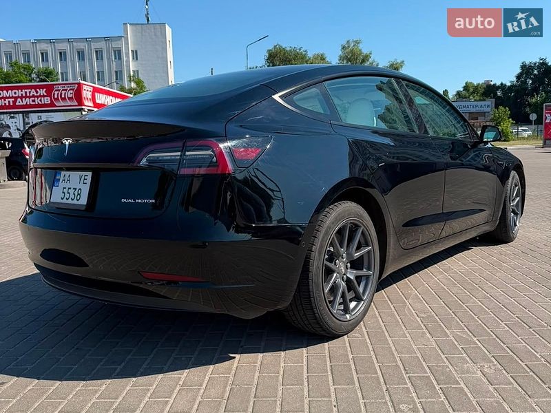Седан Tesla Model 3 2022 в Києві