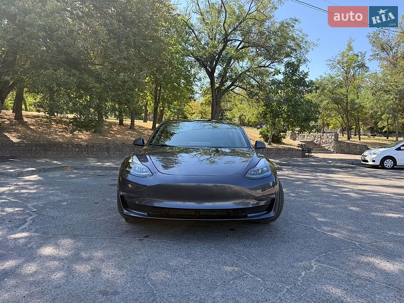 Седан Tesla Model 3 2023 в Николаеве