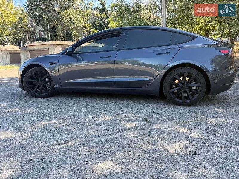 Седан Tesla Model 3 2023 в Николаеве