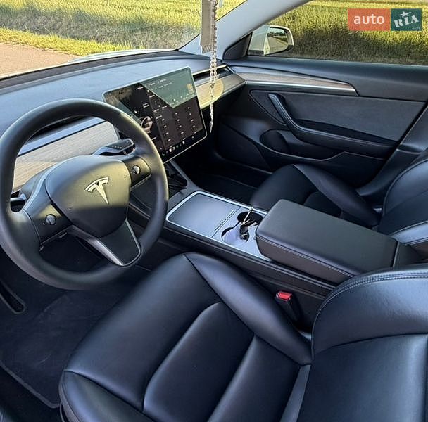 Седан Tesla Model 3 2021 в Самборе