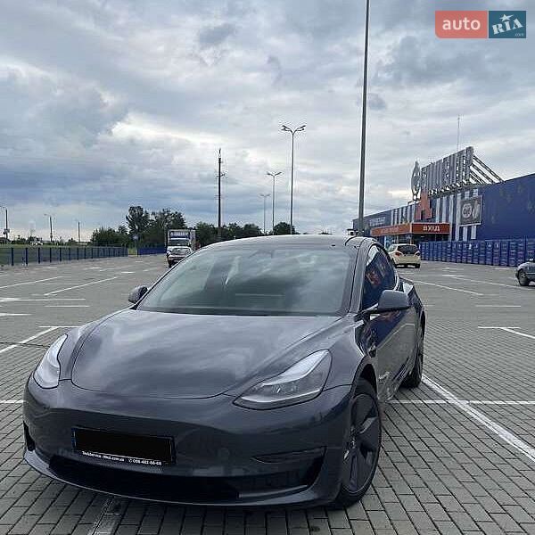 Седан Tesla Model 3 2021 в Чернигове