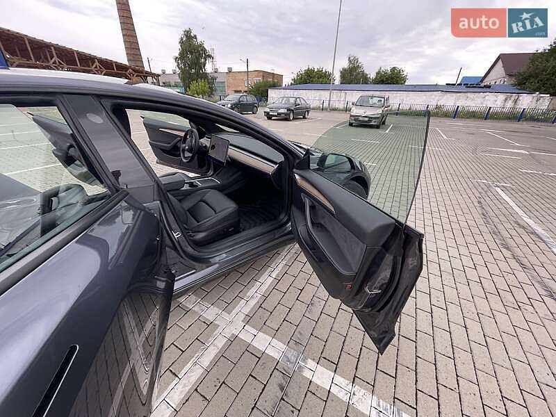 Седан Tesla Model 3 2021 в Чернигове