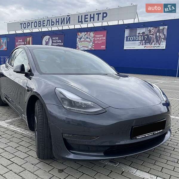 Седан Tesla Model 3 2021 в Чернигове