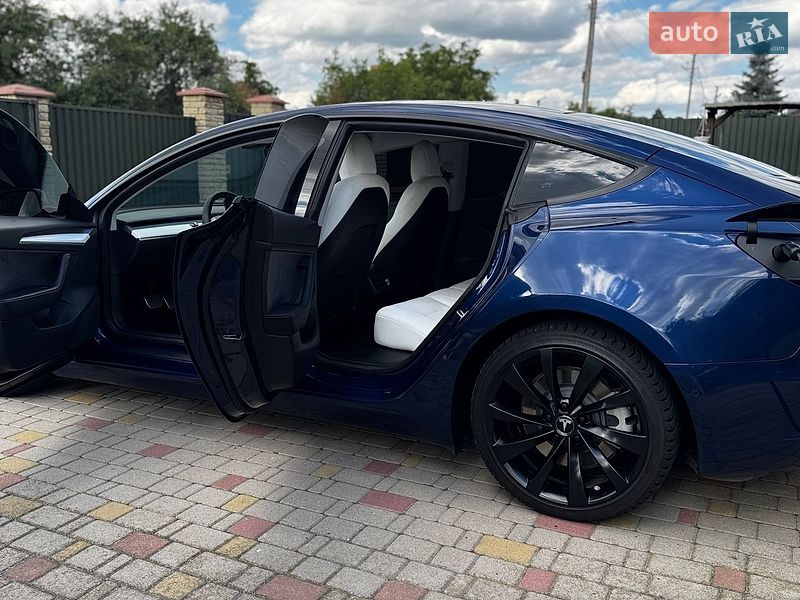 Седан Tesla Model 3 2022 в Немирові