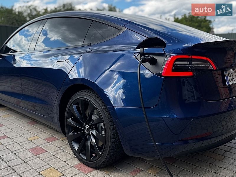 Седан Tesla Model 3 2022 в Немирові