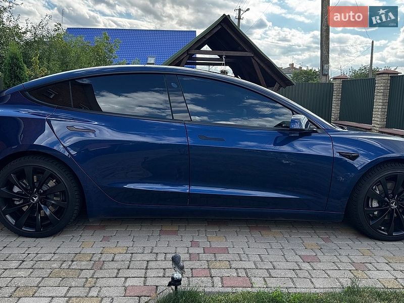 Седан Tesla Model 3 2022 в Немирові