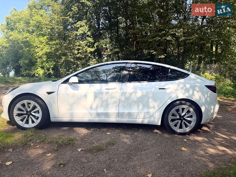 Седан Tesla Model 3 2021 в Львове