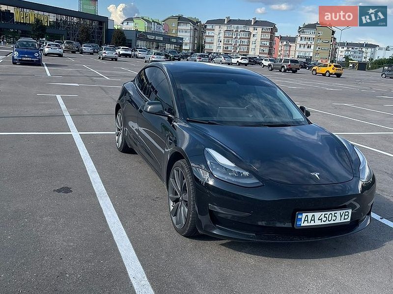 Внедорожник / Кроссовер Tesla Model 3 2022 в Киеве
