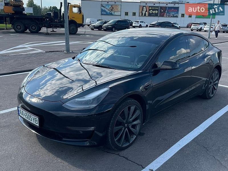 Внедорожник / Кроссовер Tesla Model 3 2022 в Киеве