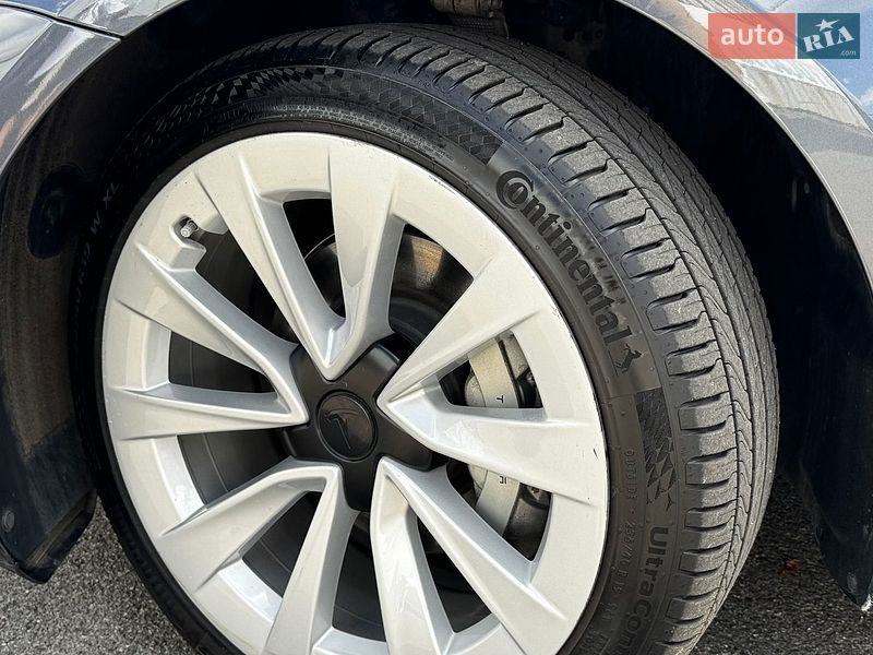 Седан Tesla Model 3 2022 в Киеве