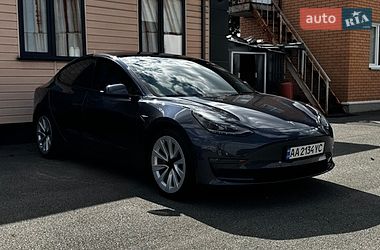 Седан Tesla Model 3 2022 в Киеве