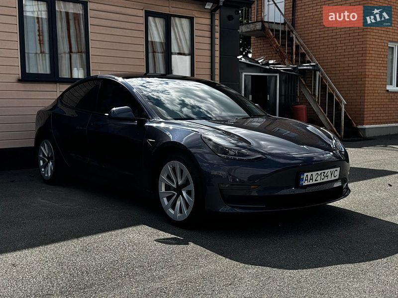 Седан Tesla Model 3 2022 в Киеве