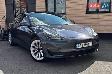 Седан Tesla Model 3 2022 в Киеве