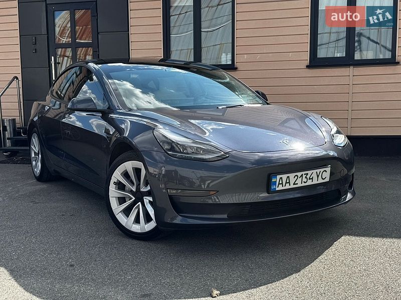 Седан Tesla Model 3 2022 в Киеве