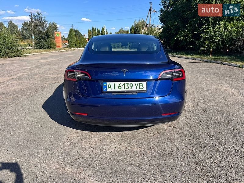 Седан Tesla Model 3 2021 в Киеве