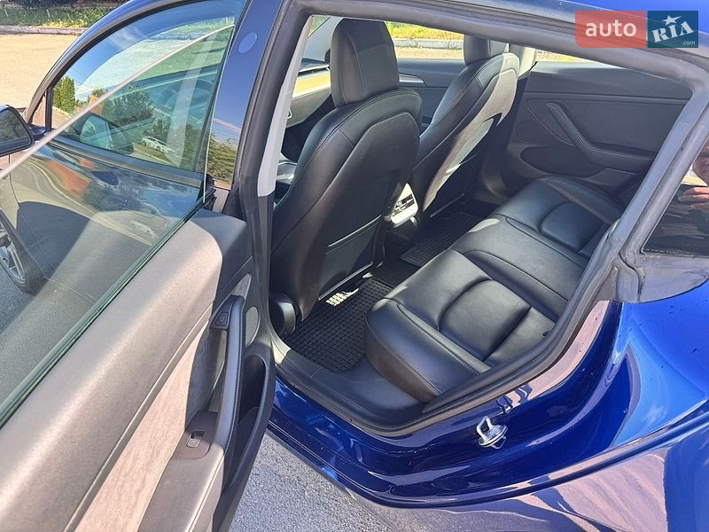 Седан Tesla Model 3 2021 в Киеве