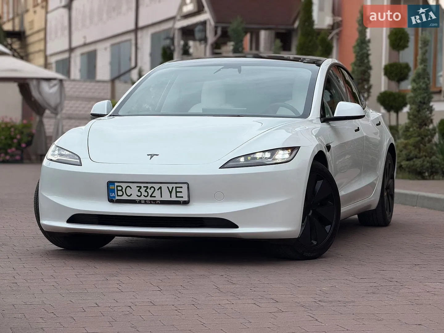 2025 Tesla Model 3 - мініатюра 2