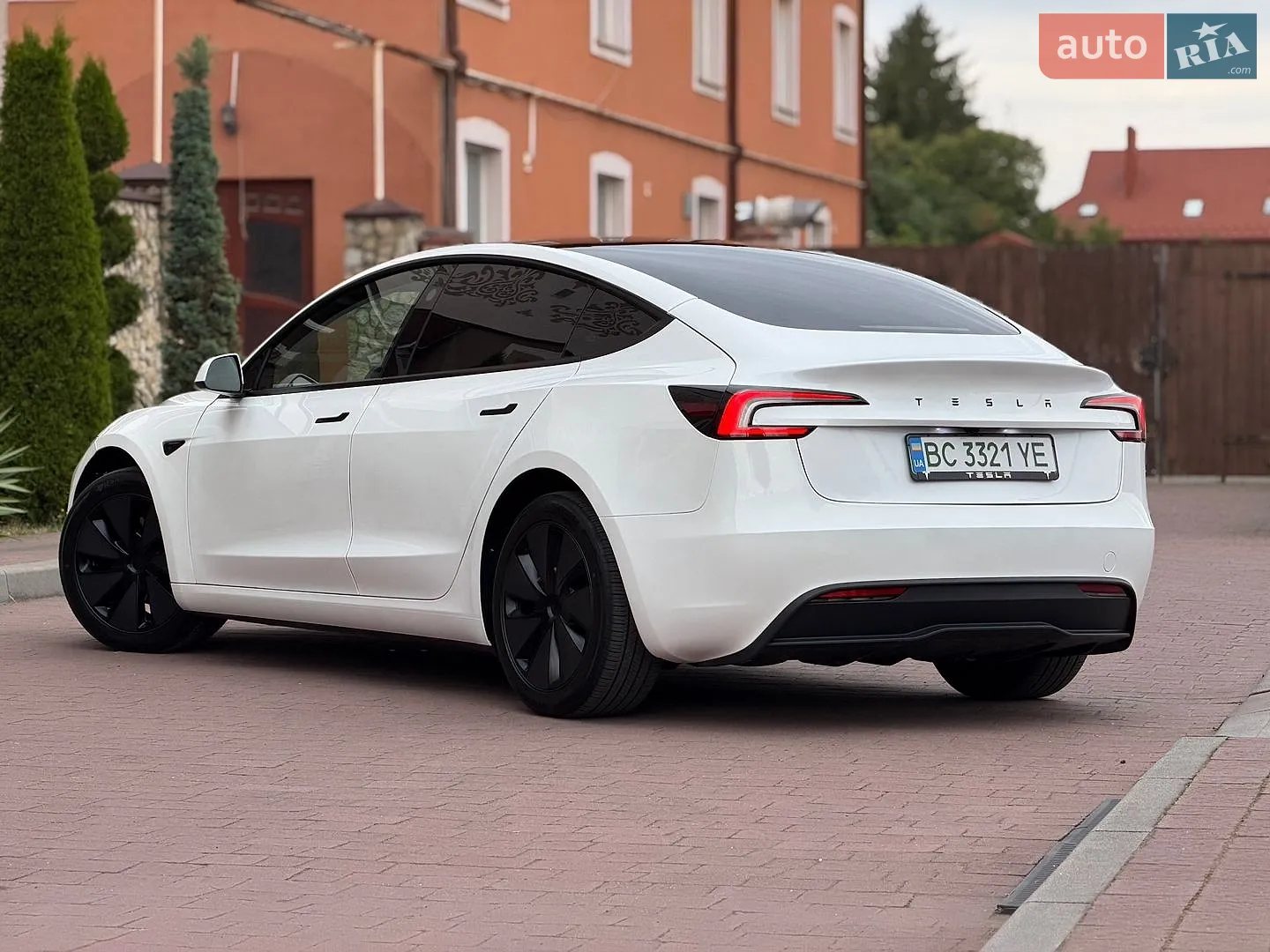 2025 Tesla Model 3 - мініатюра 12