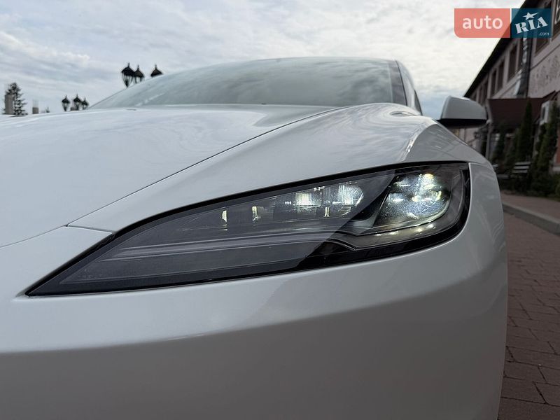 Седан Tesla Model 3 2025 в Стрые