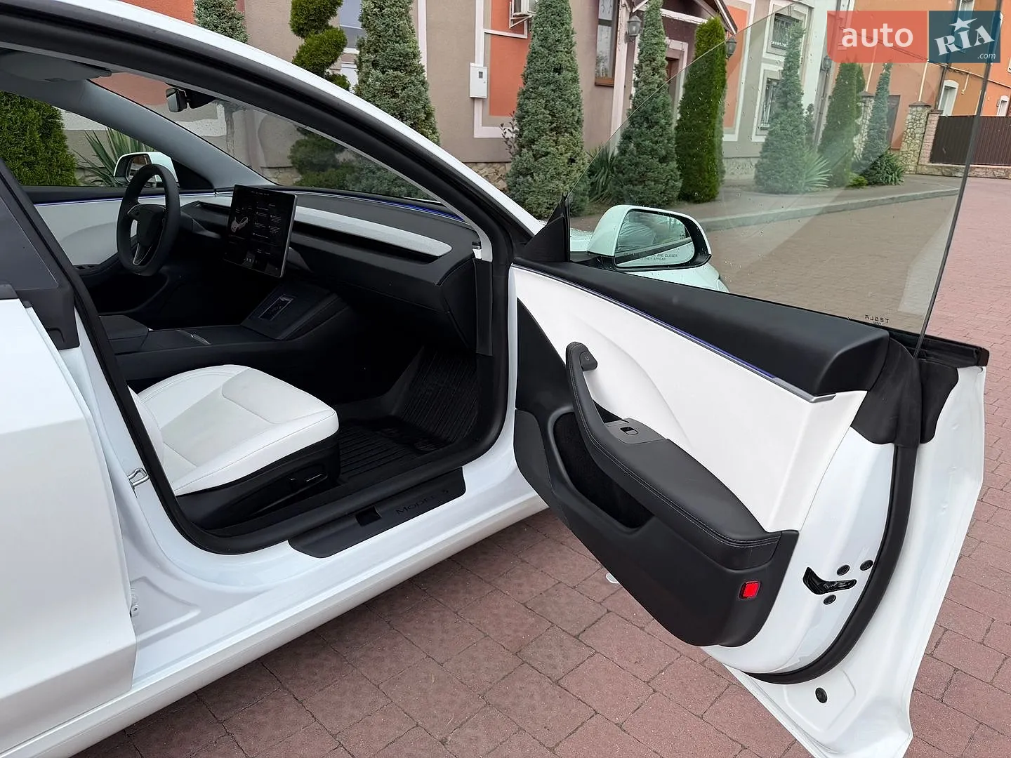 2025 Tesla Model 3 - мініатюра 38