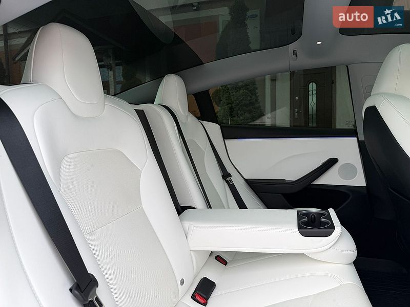 Седан Tesla Model 3 2025 в Стрые