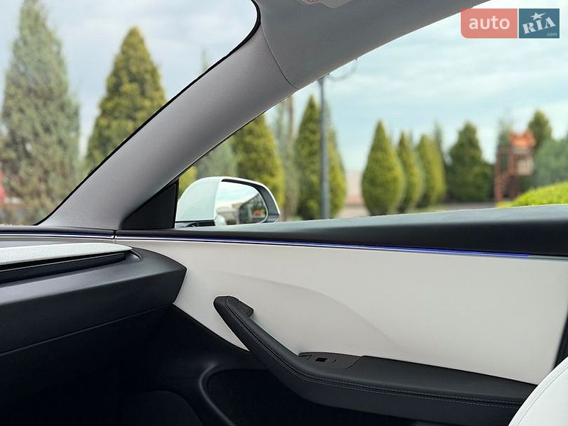 Седан Tesla Model 3 2025 в Стрые