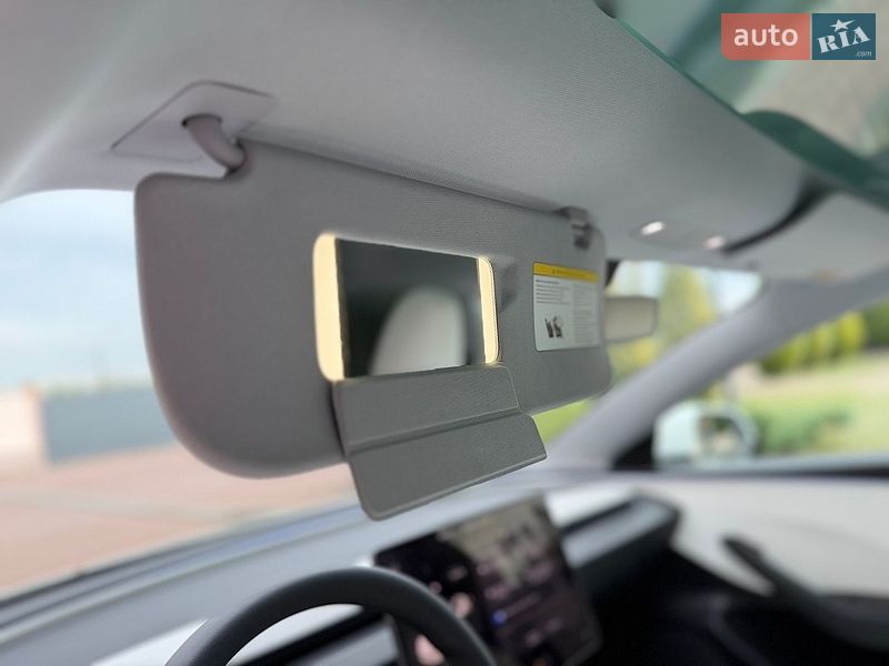 Седан Tesla Model 3 2025 в Стрые