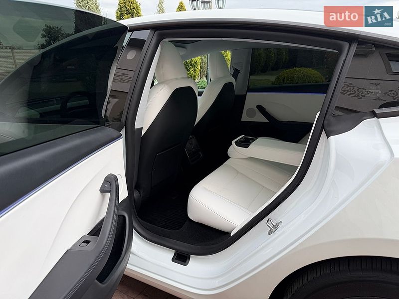 Седан Tesla Model 3 2025 в Стрые