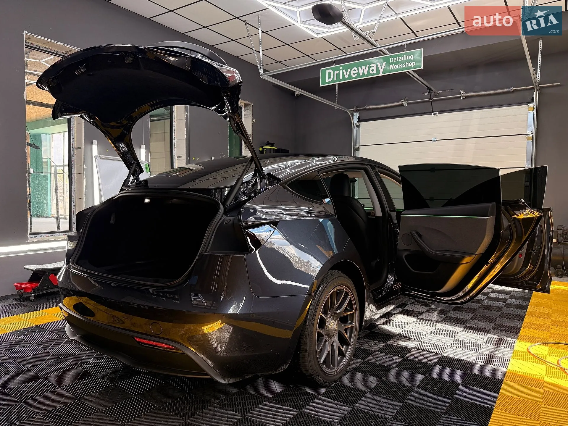 2025 Tesla Model 3 - мініатюра 38