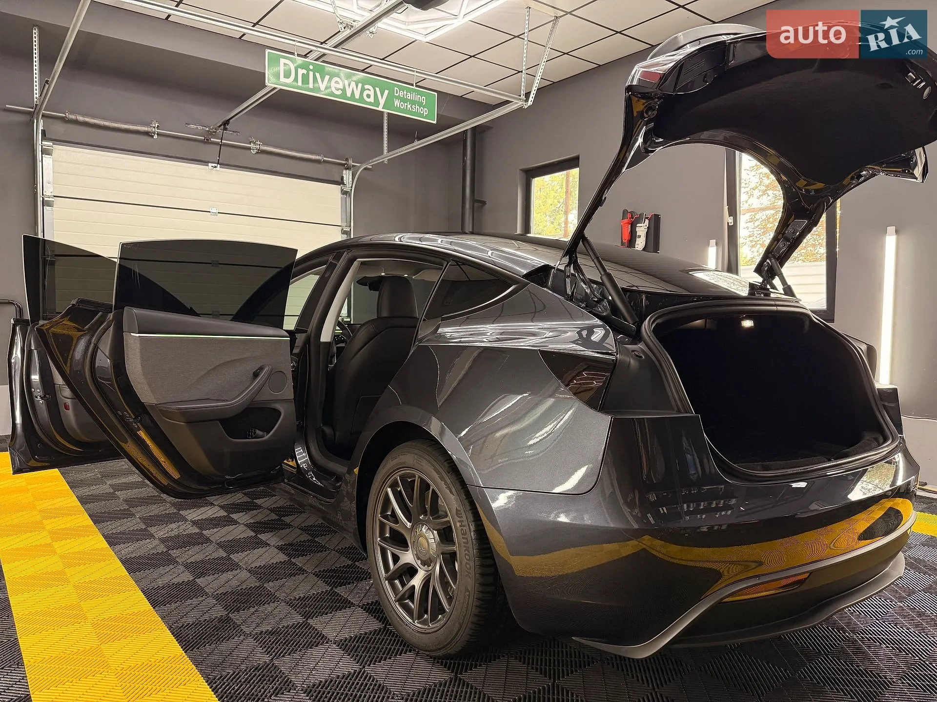 2025 Tesla Model 3 - мініатюра 39