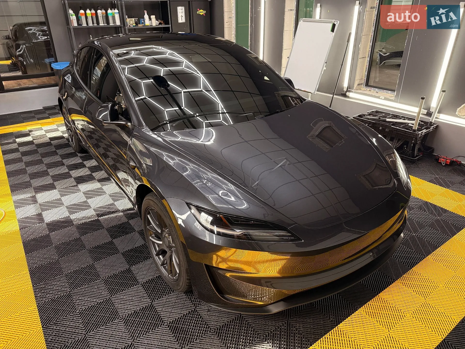 2025 Tesla Model 3 - мініатюра 9