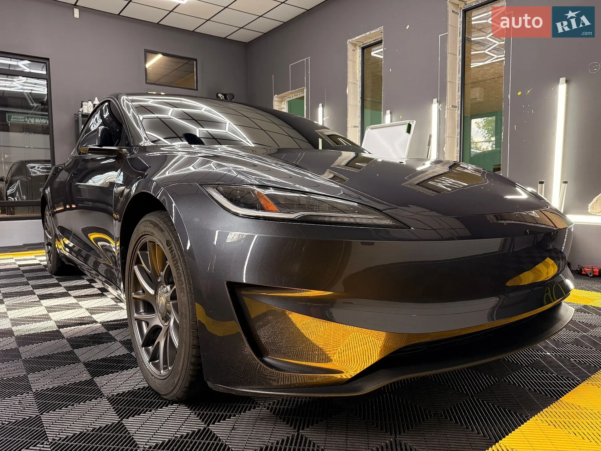 2025 Tesla Model 3 - мініатюра 10
