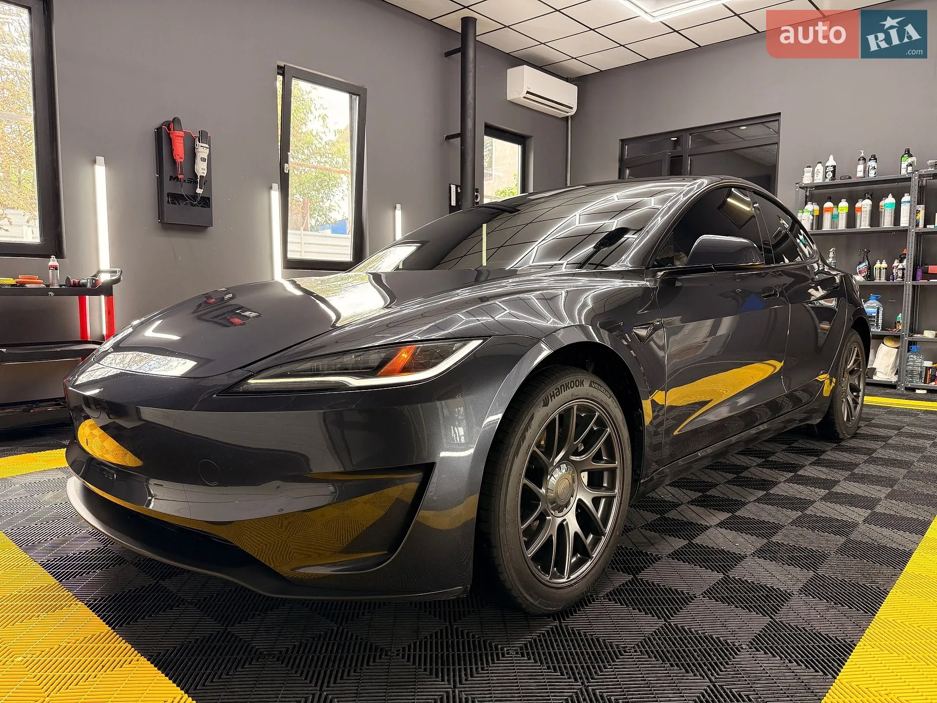 2025 Tesla Model 3 - мініатюра 15