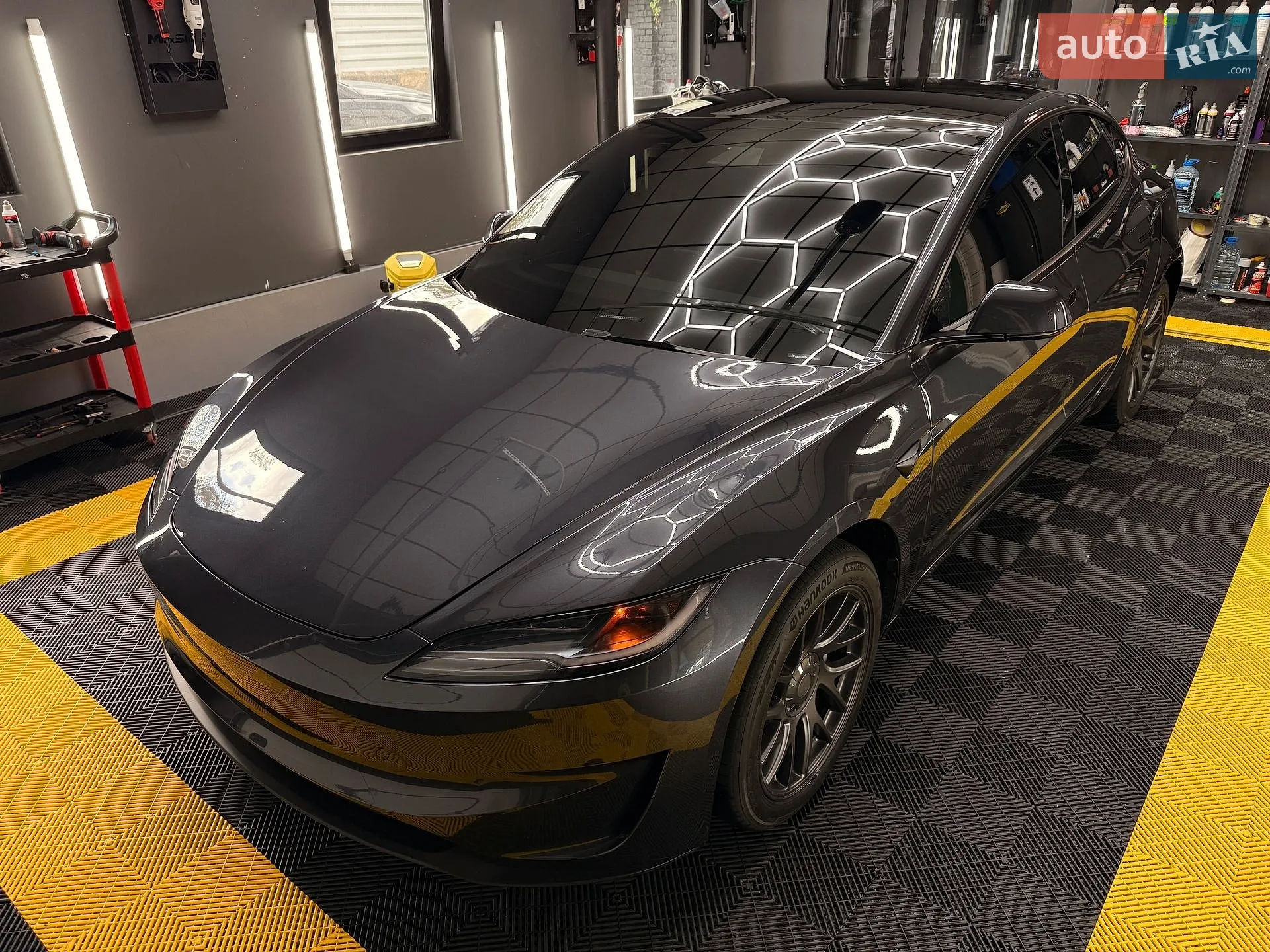 2025 Tesla Model 3 - мініатюра 16