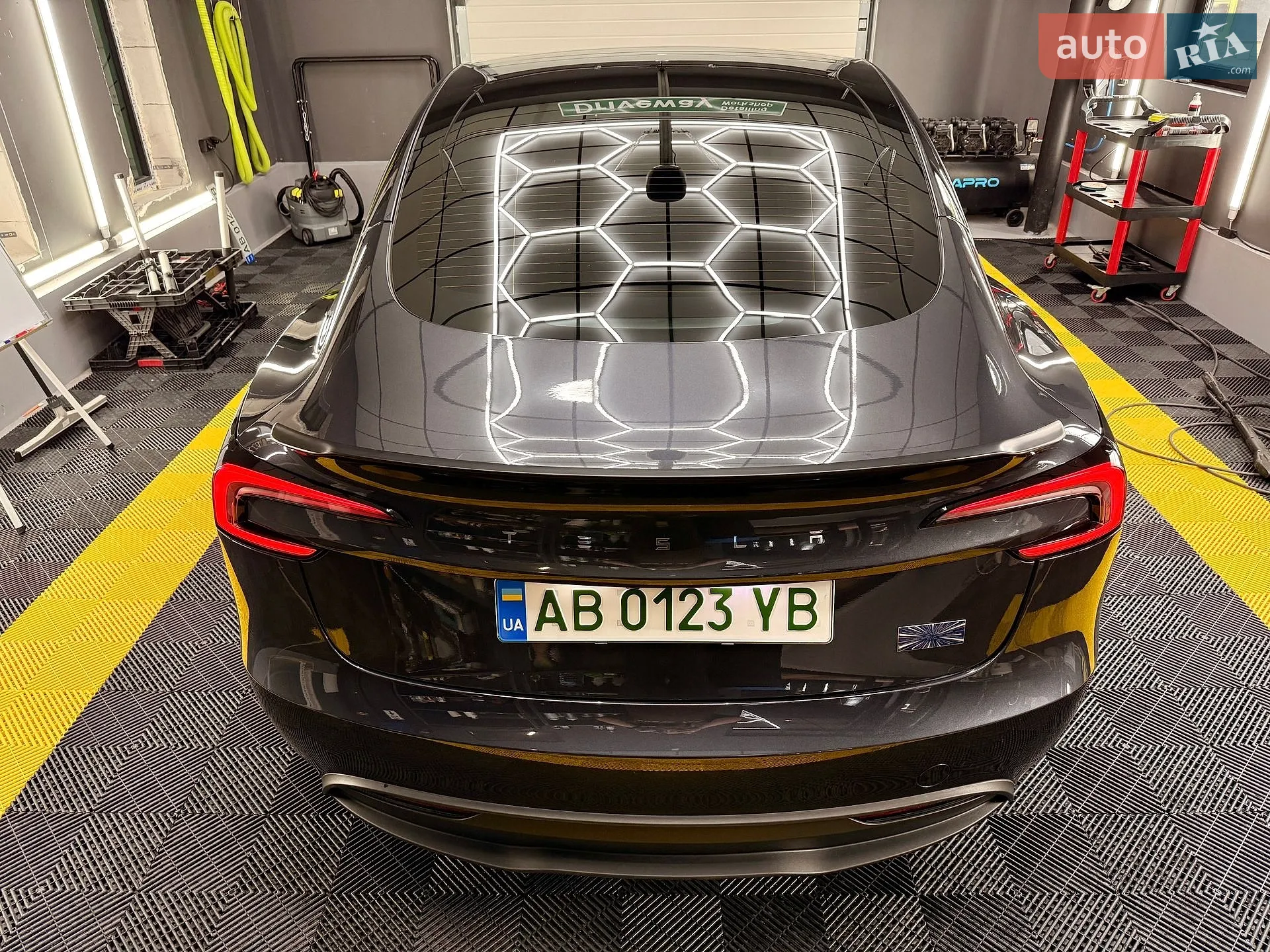 2025 Tesla Model 3 - мініатюра 24